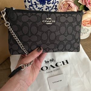 ♥️ Coach signature print crossbody